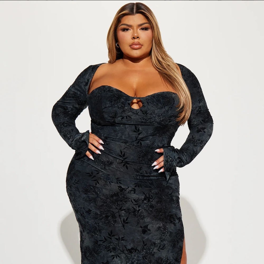 Amira Flocked Black & Gray Midi Dress w/Floral Imprinting & Sweetheart Neckline - Picture 6 of 17